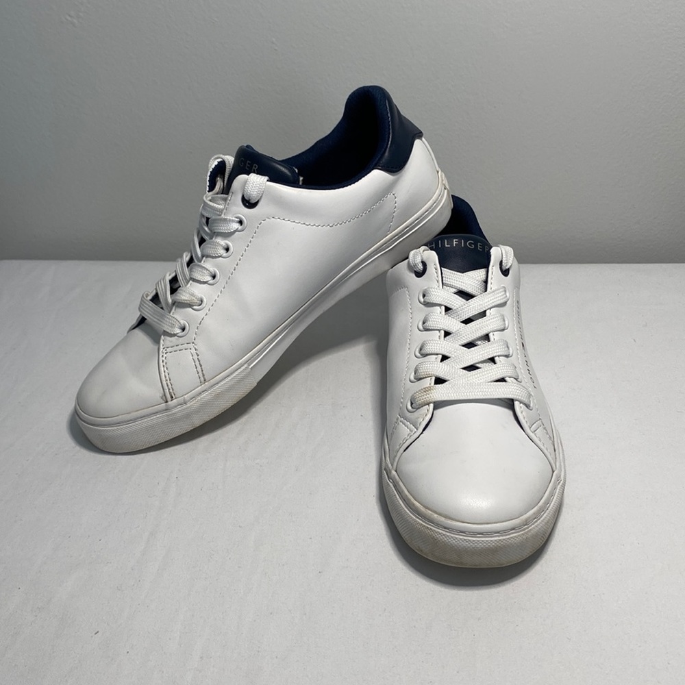 Women’s Lyan White and Navy Size 6M Tommy Hilfiger Shoes